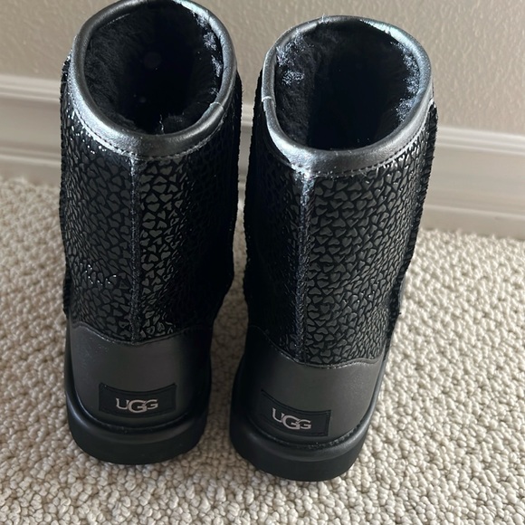 Ugg Boots - Picture 1 of 5